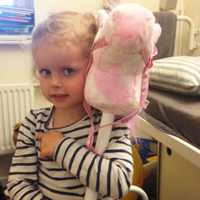 Freya på 4 år fik hjælp til astmatisk bronkitis - Foldberg Behandling